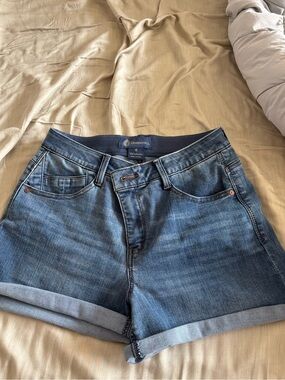 Democracy Medium Blue Denim Cuffed Women's Shorts